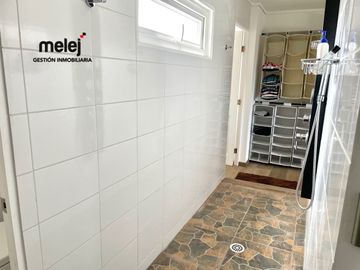 Vende 2 amplias casas en Condominio cerrado, Mantagua