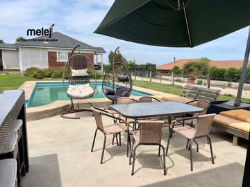 Vende 2 amplias casas en Condominio cerrado, Mantagua