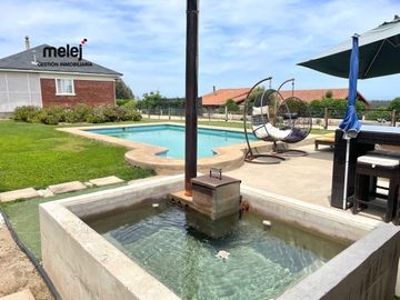 Vende 2 amplias casas en Condominio cerrado, Mantagua