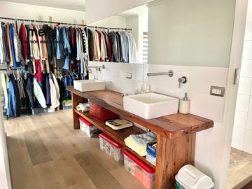 Vende 2 amplias casas en Condominio cerrado, Mantagua