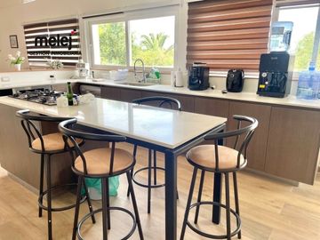Vende 2 amplias casas en Condominio cerrado, Mantagua