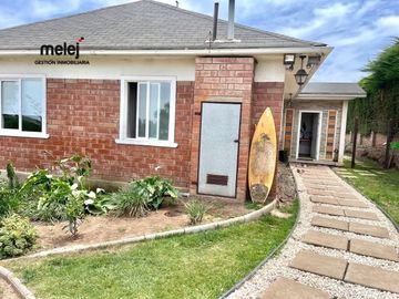 Vende 2 amplias casas en Condominio cerrado, Mantagua