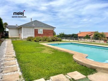 Vende 2 amplias casas en Condominio cerrado, Mantagua
