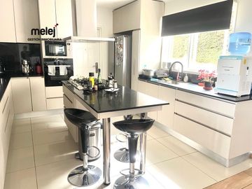Vende 2 amplias casas en Condominio cerrado, Mantagua
