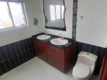 CASA  EN VENTA AVENIDA CENTENARIO ARMENIA