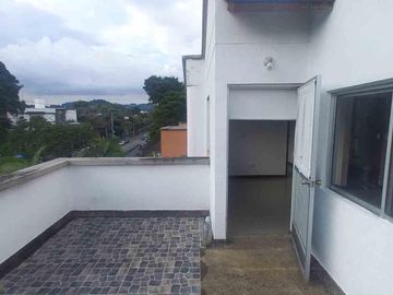 CASA  EN VENTA AVENIDA CENTENARIO ARMENIA