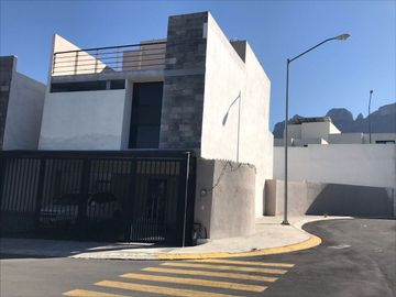 Casa en Venta / Cumbres del Sol / Monterrey, Nuevo Leon
