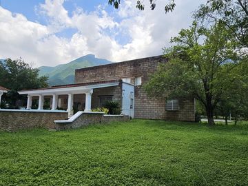 HERMOSA QUINTA EN LAS MARGARITAS SANTIAGO NUEVO LEON ENTRE EL CERCADO Y ALLENDE