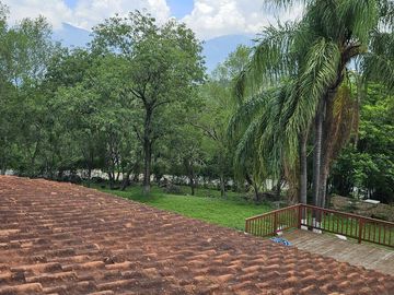 HERMOSA QUINTA EN LAS MARGARITAS SANTIAGO NUEVO LEON ENTRE EL CERCADO Y ALLENDE