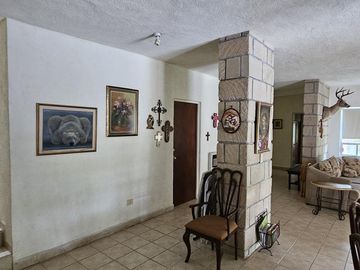 HERMOSA QUINTA EN LAS MARGARITAS SANTIAGO NUEVO LEON ENTRE EL CERCADO Y ALLENDE