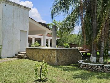 HERMOSA QUINTA EN LAS MARGARITAS SANTIAGO NUEVO LEON ENTRE EL CERCADO Y ALLENDE