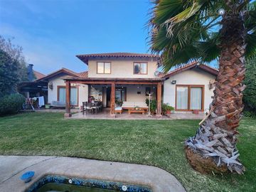 Casa en Venta en Casa con Piscina y Jardin Grande, Villa Maria Lucia, Machalí