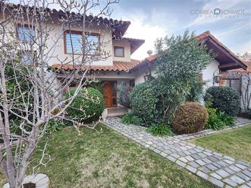 Casa en Venta en Casa con Piscina y Jardin Grande, Villa Maria Lucia, Machalí