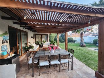 Casa en Venta en Casa con Piscina y Jardin Grande, Villa Maria Lucia, Machalí
