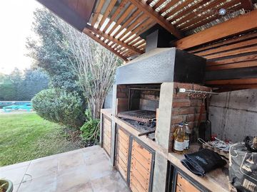 Casa en Venta en Casa con Piscina y Jardin Grande, Villa Maria Lucia, Machalí