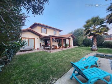 Casa en Venta en Casa con Piscina y Jardin Grande, Villa Maria Lucia, Machalí