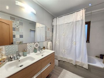 Casa en Venta en Casa con Piscina y Jardin Grande, Villa Maria Lucia, Machalí