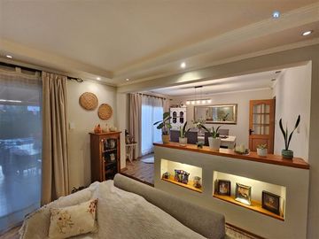 Casa en Venta en Casa con Piscina y Jardin Grande, Villa Maria Lucia, Machalí