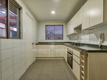 Hermosa casa en venta, en condominio Quebrada de Macul, Peñalolén
