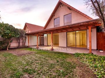Hermosa casa en venta, en condominio Quebrada de Macul, Peñalolén
