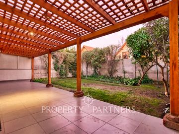 Hermosa casa en venta, en condominio Quebrada de Macul, Peñalolén