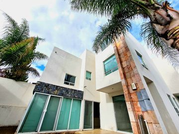 Venta de Casa en Bosques de Morillotla de 343m2 de terreno!