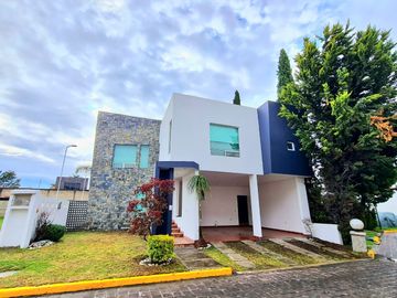 Venta de Casa en Bosques de Morillotla de 343m2 de terreno!
