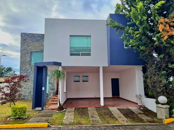 Venta de Casa en Bosques de Morillotla de 343m2 de terreno!