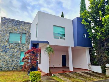 Venta de Casa en Bosques de Morillotla de 343m2 de terreno!