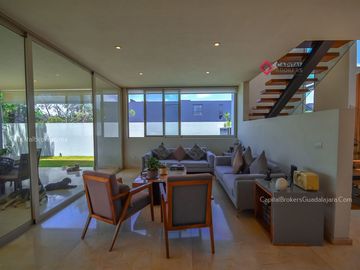 Casa de Lujo en Venta en Bosque de Los Lagos Zona Andares