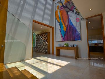 Casa de Lujo en Venta en Bosque de Los Lagos Zona Andares