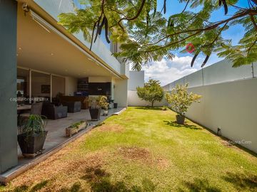 Casa de Lujo en Venta en Bosque de Los Lagos Zona Andares