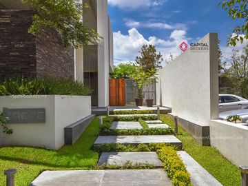 Casa de Lujo en Venta en Bosque de Los Lagos Zona Andares