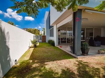 Casa de Lujo en Venta en Bosque de Los Lagos Zona Andares