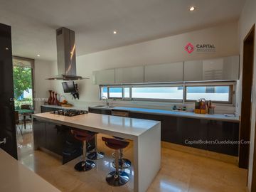 Casa de Lujo en Venta en Bosque de Los Lagos Zona Andares