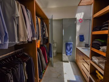 Casa de Lujo en Venta en Bosque de Los Lagos Zona Andares