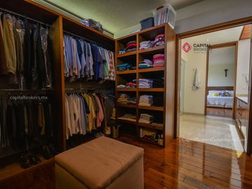 Casa de Lujo en Venta en Bosque de Los Lagos Zona Andares