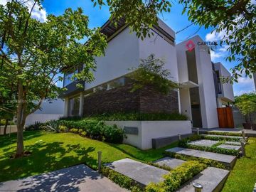 Casa de Lujo en Venta en Bosque de Los Lagos Zona Andares