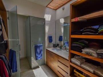 Casa de Lujo en Venta en Bosque de Los Lagos Zona Andares