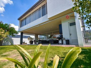 Casa de Lujo en Venta en Bosque de Los Lagos Zona Andares