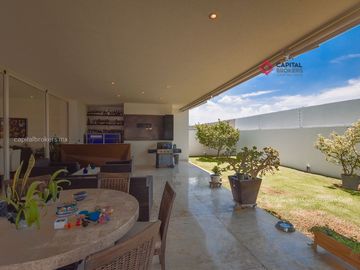 Casa de Lujo en Venta en Bosque de Los Lagos Zona Andares