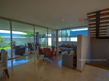 Casa de Lujo en Venta en Bosque de Los Lagos Zona Andares
