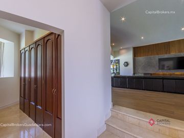 Casa de Lujo con Alberca en el Palomar en Venta Zona sur