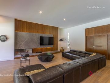 Casa de Lujo con Alberca en el Palomar en Venta Zona sur