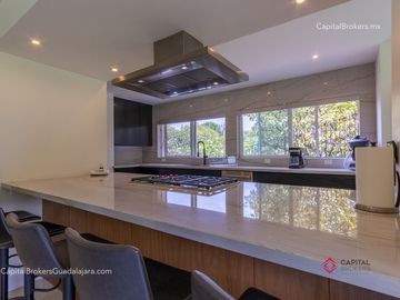 Casa de Lujo con Alberca en el Palomar en Venta Zona sur