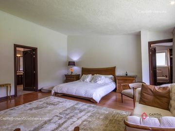 Casa de Lujo con Alberca en el Palomar en Venta Zona sur