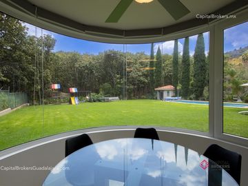 Casa de Lujo con Alberca en el Palomar en Venta Zona sur