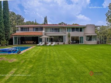 Casa de Lujo con Alberca en el Palomar en Venta Zona sur