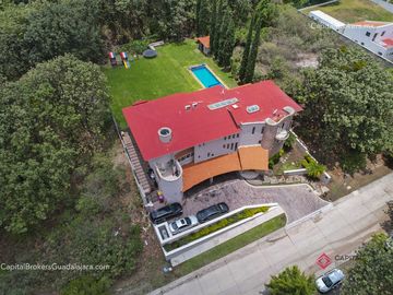 Casa de Lujo con Alberca en el Palomar en Venta Zona sur