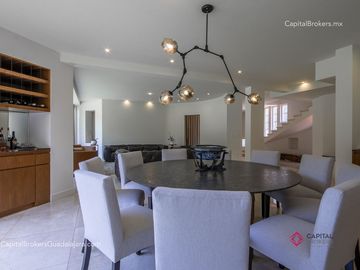 Casa de Lujo con Alberca en el Palomar en Venta Zona sur